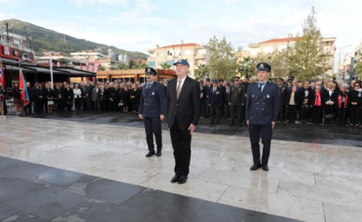 Narlıdere, Atatürk'ü özlem ve saygıyla andı
