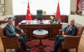 Özel, Hikmet Çetin ile bir araya geldi