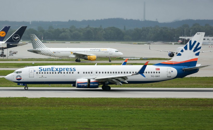 Paris’ten İzmir’e giden uçağın 30 yolcusu havalimanında unutuldu