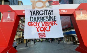 TİP İzmir'den dev pankart: Yargıtay darbesine geçit vermek yok!