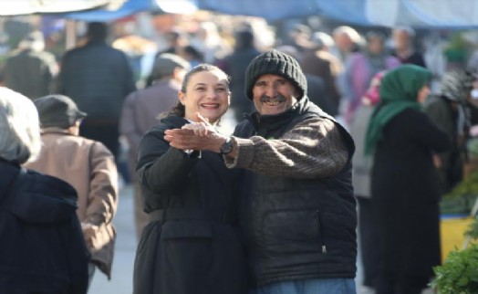 Filiz Başkan'a pazarda sıcak karşılama