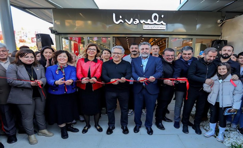 Livaneli’den Başkan Sandal’a övgü: 'İyi ki Sandal gibi başkanlarımız var'