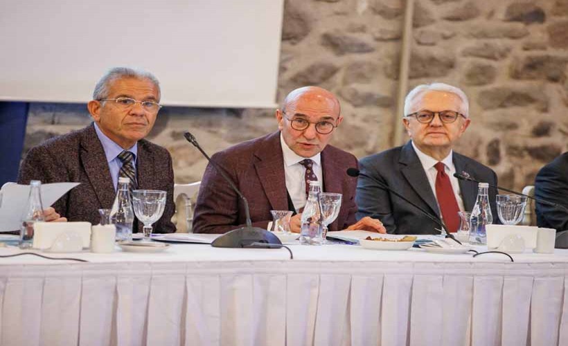 Soyer: Deniz taşkını mağduru esnafımızın yanında olacağız