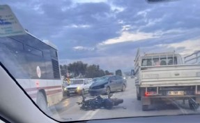 Yolunda giderken kazaya denk gelen motosiklet sürücüsü ağır yaralandı
