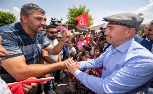 Başkan Soyer Bayındır Çırpı'da Roman yurttaşlarla buluştu