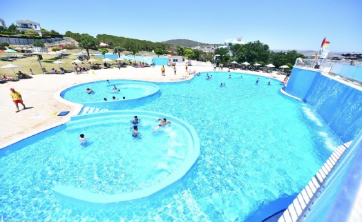 Çeşme Oasis Aqua Park sezonu açıyor