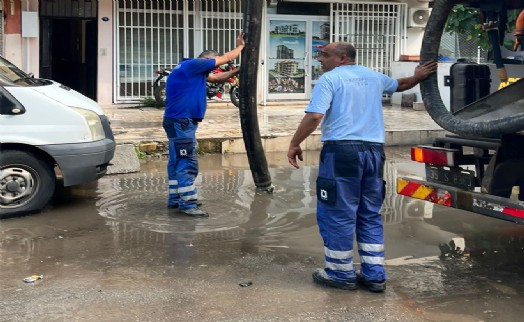 Çiğli’de sağanak yağışa anında müdahale