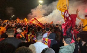 İzmir’de Galatasaray’ın şampiyonluğu coşkuyla kutlandı