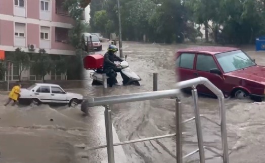 İzmir’i yine sağanak vurdu, manzara değişmedi!