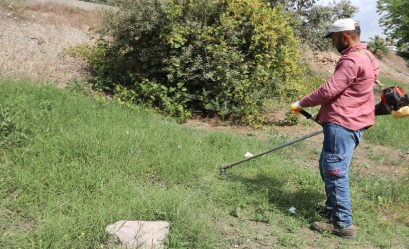 Menderes'te yeşil alanların temizliği devam ediyor!