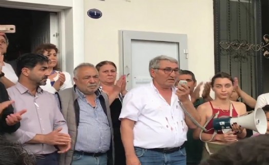 Darp edilen muhtara İYİ Parti'den destek geldi