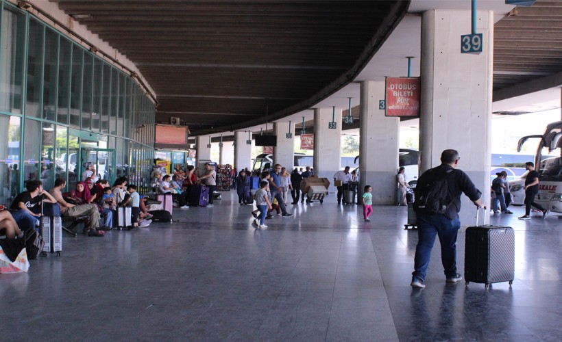 İzmir'de otobüs biletleri tükeniyor