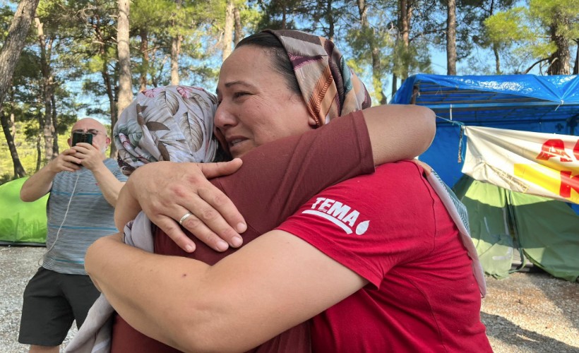 Akbelenli kadınlar, ormandaki ağaçların kesilmesine ağıt yaktı
