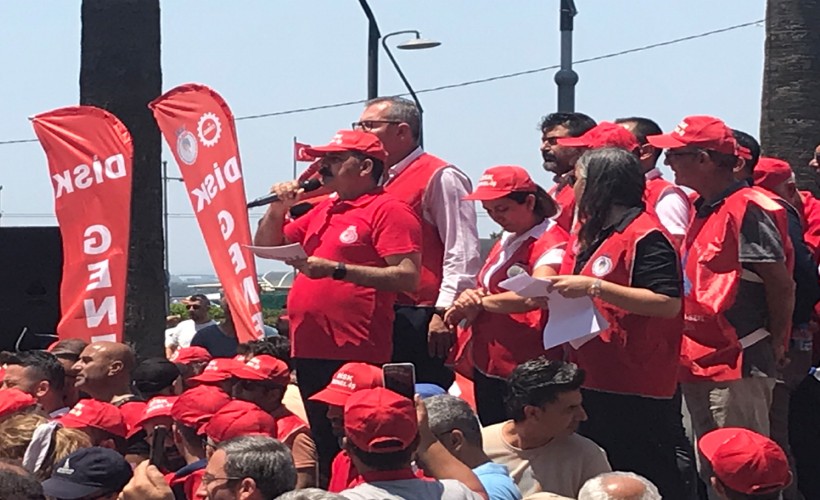 DİSK Genel-İş Sendikası üyelerinden Konak'ta eylem; 'Bugün hayatı durdurduk'