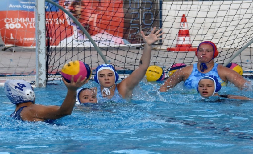 İzmir’in spor tesislerine uluslararası ilgi