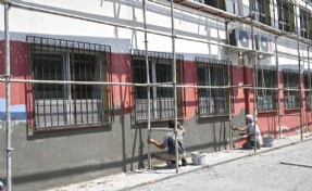 Karabağlar Belediyesi'nden okullara bakım onarım desteği