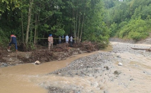 Karadeniz'i sağanak vurdu: Samsun'da sel can aldı