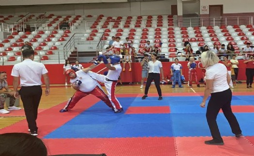 Bayraklılı sporculardan Kick Boks başarısı