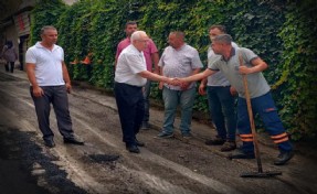 Karabağlar’da dört bir yanda asfaltlama