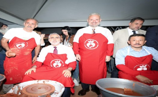 2. Uluslararası Menemen Çömlek Festivali sürüyor