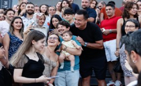 Acun Ilıcalı, çalışanlarını Alaçatı'ya tatile götürdü!