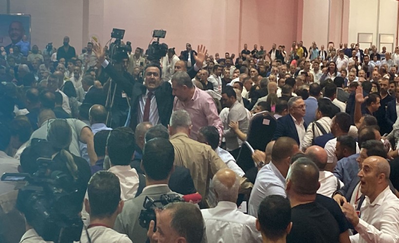 CHP İzmir İl Kongresinde ortalık karıştı
