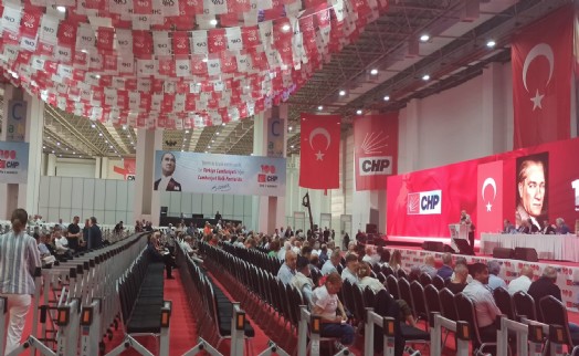 CHP İzmir'de Tüzük toplantısı; Salon boş kaldı
