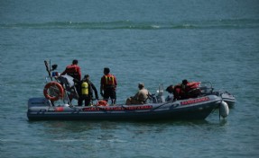 İzmir'de helikopter enkazındaki çalışmalara ara verildi