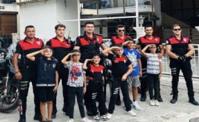 İzmir'de renkli görüntüler: Çevirme yapan miniklere polisten sürpriz