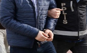İzmir merkezli FETÖ operasyonu: 3 şüpheli tutuklandı