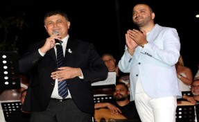 Karşıyakalılar açık havada müzik şöleni yaşadı
