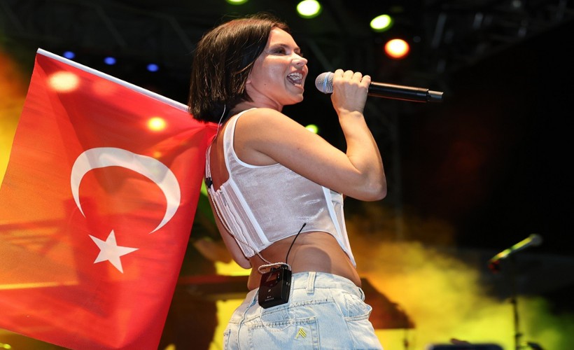 Menemen'deki Çömlek Festivali'nde Inna rüzgarı