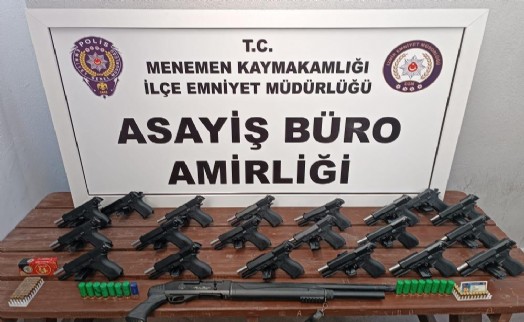 Suç makinesi sahte kimlikle silah ticareti yaparken yakalandı