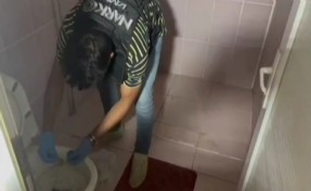 Uyuşturucuları klozete atıp saklamaya çalıştılar