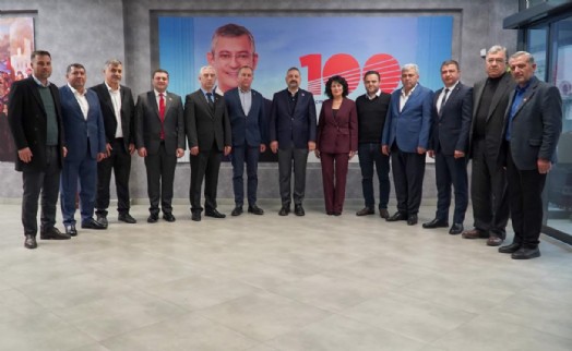 Aslanoğlu'ndan belediye başkan adaylarıyla ilk zirve