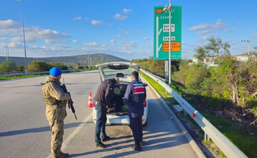 Çeşme’de jandarmadan sıkı denetim