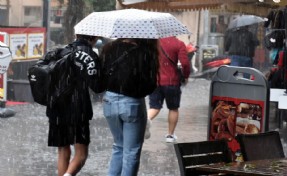 Meteoroloji ve AFAD saat vererek uyardı: İzmir'e sağanak uyarısı