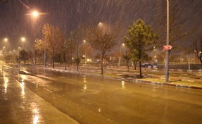 Afyonkarahisar'da kar etkili oldu