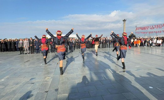 İzmir'de KKTC'nin kuruluşunun 41. yılı törenle kutlandı