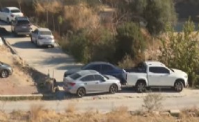 İzmir'deki tarikat yurduna lüks araçlı barikat: Belediye ekipleri yıkım için alanda