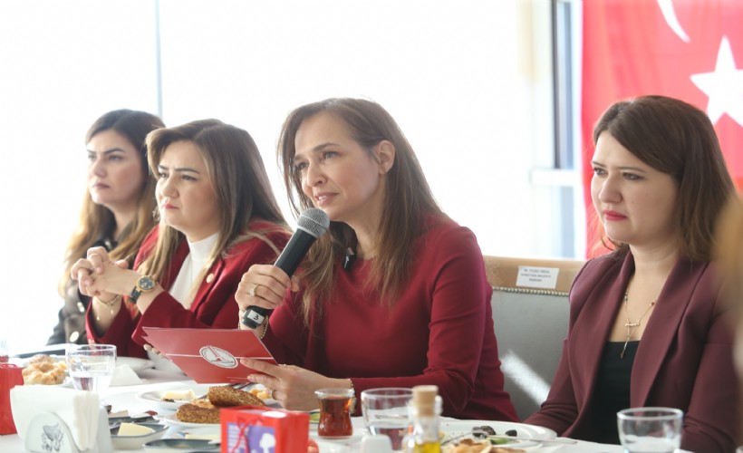 İzmir’in güçlü kadınları Karşıyaka’da buluştu; Başkan Ünsal'dan Atatürk vurgusu