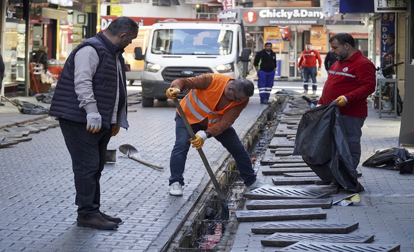 Karşıyaka’da sel riskine karşı çalışmalar sürüyor