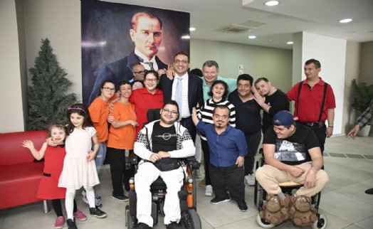 Özel çocuklardan kalp ısıtan tiyatro oyunu
