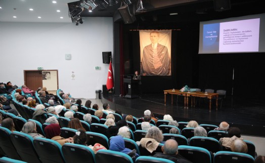 Yaşlı hakları Konak’ta masaya yatırıldı