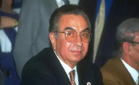 Eski Bakan Nahit Menteşe hayatını kaybetti