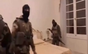 Halep'te Esad'ın evine girdiler: Sarayın içinden görüntüler yayınlandı