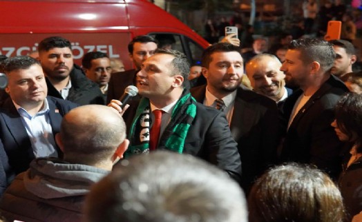 Bornova Adayı Ömer Eşki, 'Güçlü Bornova' için gençlerle yürüdü