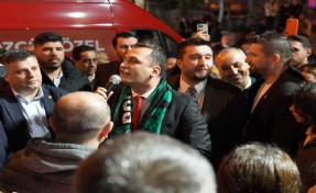 Bornova Adayı Ömer Eşki, 'Güçlü Bornova' için gençlerle yürüdü