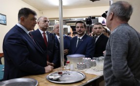 Cemil Tugay’dan Gaziemir’de esnaf ziyareti