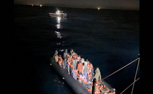 Karaburun'da 7'si çocuk 84 düzensiz göçmen yakalandı